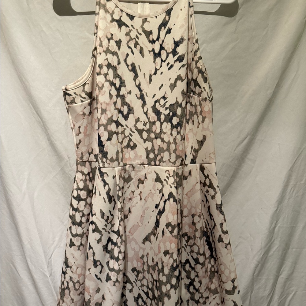 Elegant Sleeveless Patterned Dress